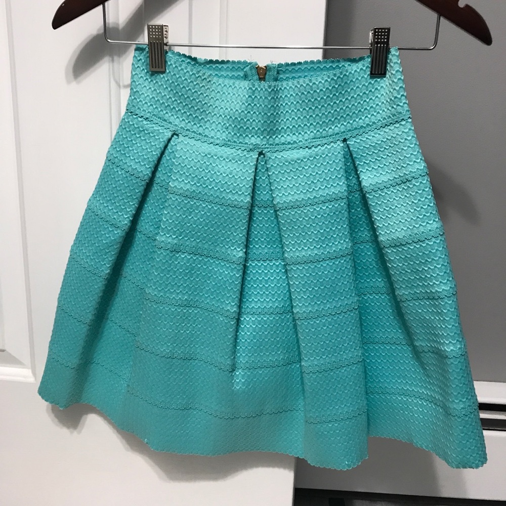 Francesca’s High Waisted Teal Skirt- Size M 👗